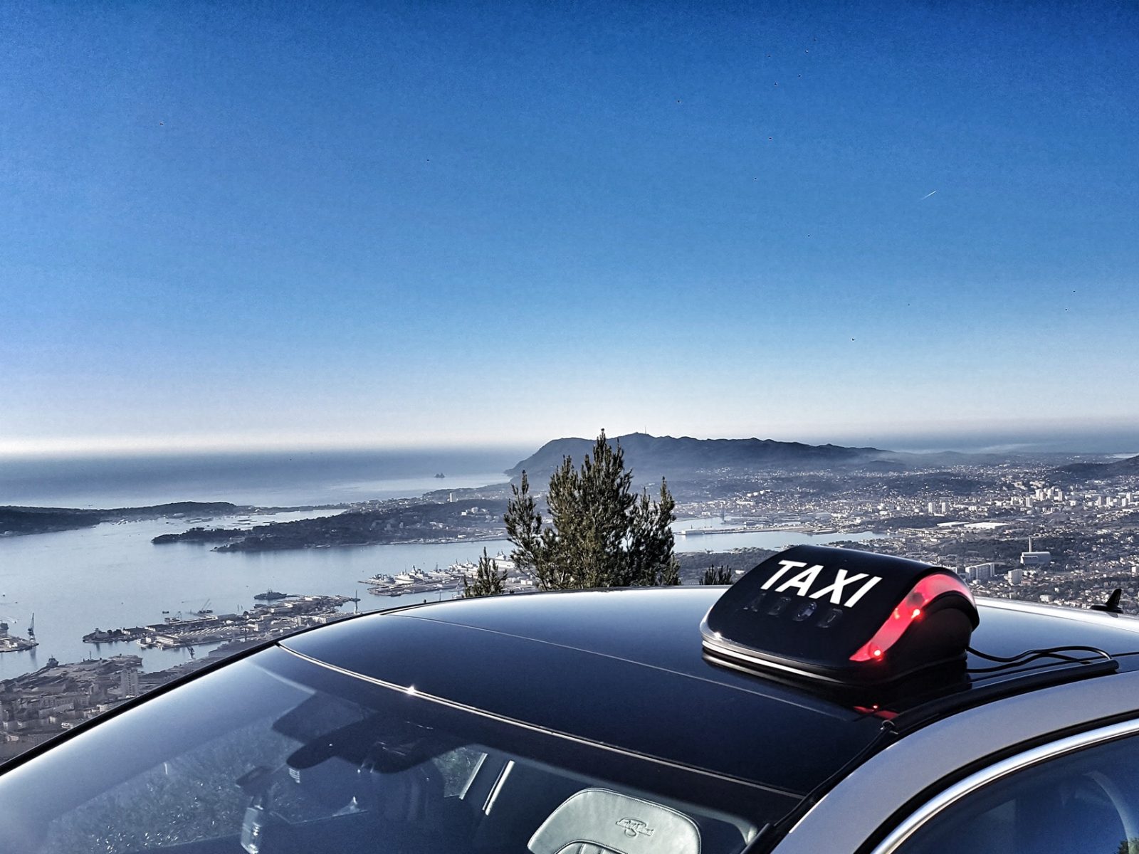 Lumineux-taxi-rade-toulon Lumineux-taxi-rade-toulon